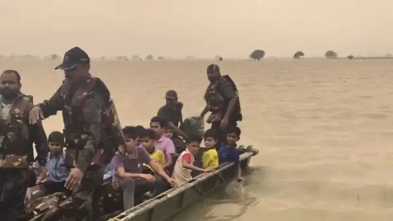 MP: शिवपुरी में बाढ़ प्रभावित इलाकों से 300 से भी ज्यादा लोगों का रेस्क्यू, सीएम मोहन यादव ने की सराहना