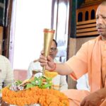 सावन के पहले दिन सीएम योगी ने किया रुद्राभिषेक, गोरखनाथ मंदिर में गूंजे मंत्र, प्रदेशवासियों के सुख-समृद्धि की प्रार्थना की